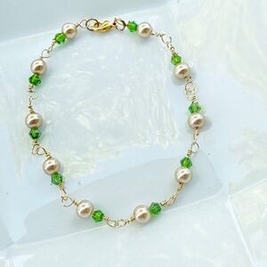 Hand Crafted Green Crystal & Cream Pearl Gold Tone Wire Wrapped Chain Bracelet